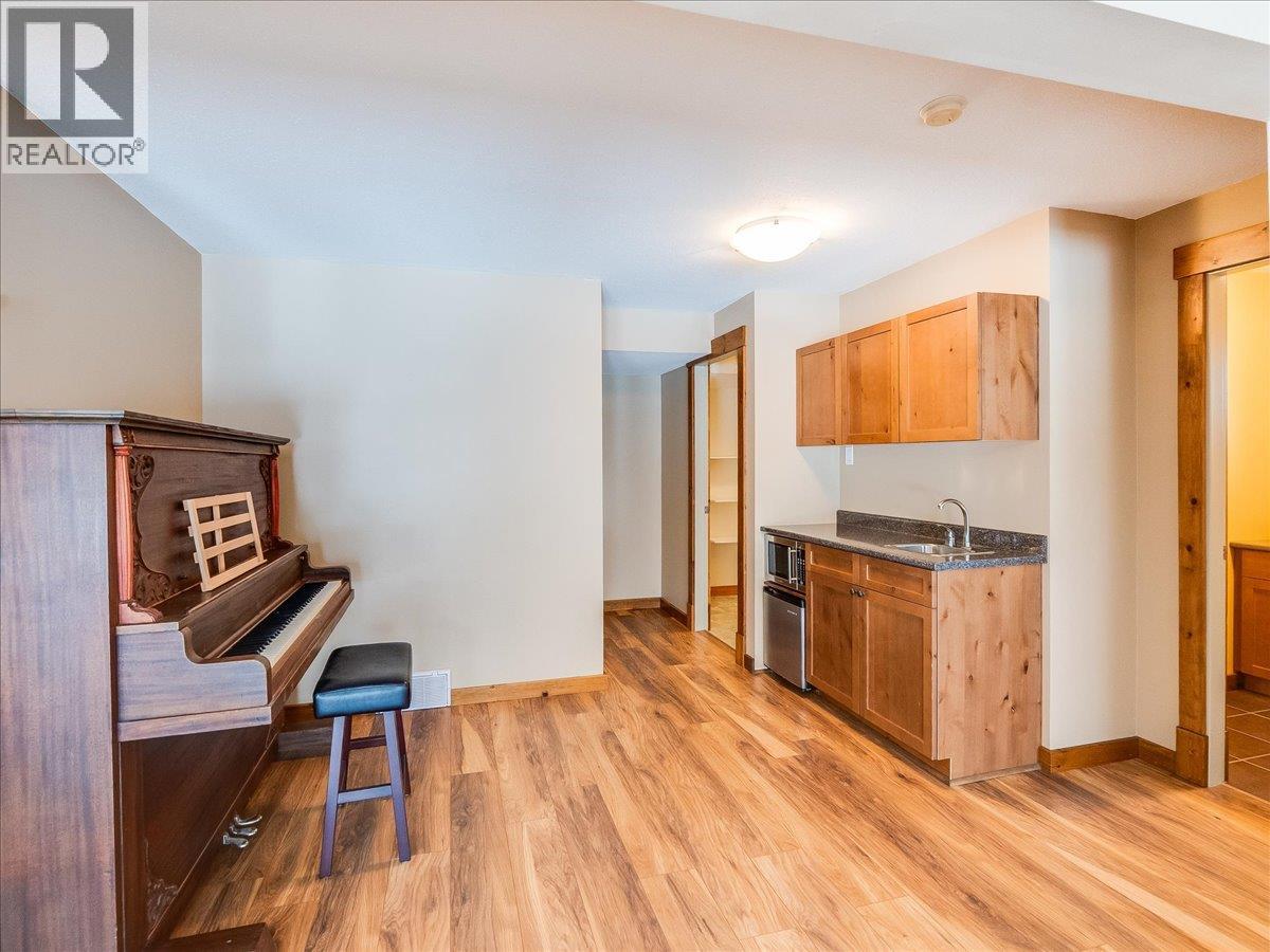 1532 Emerald Crescent, Castlegar