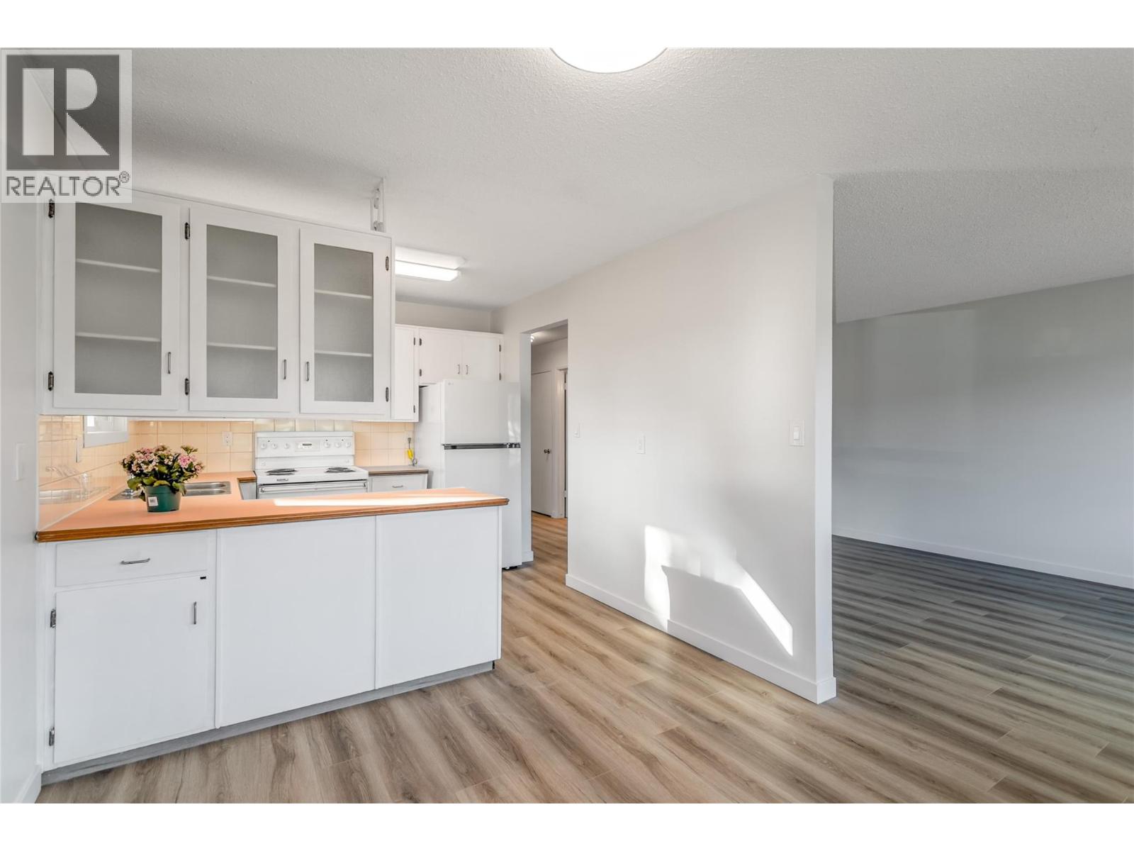 422 Rutland Road S, Kelowna