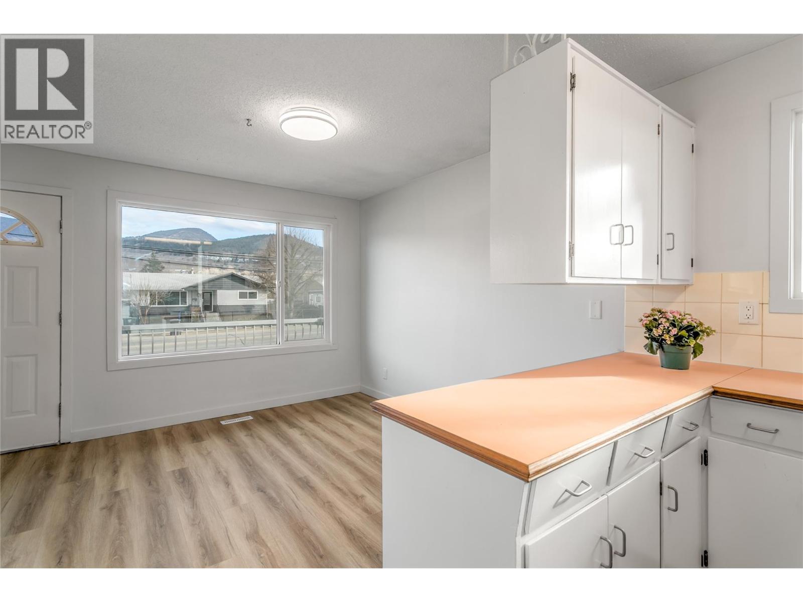 422 Rutland Road S, Kelowna