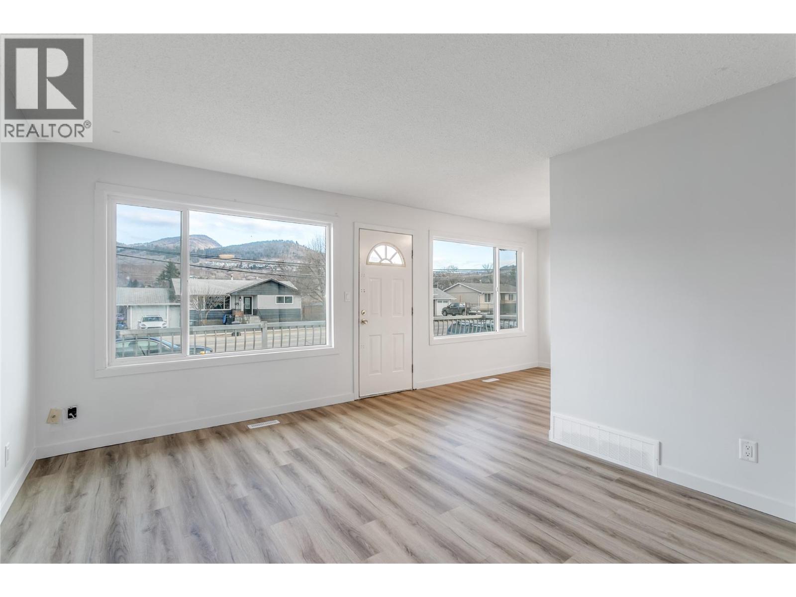 422 Rutland Road S, Kelowna