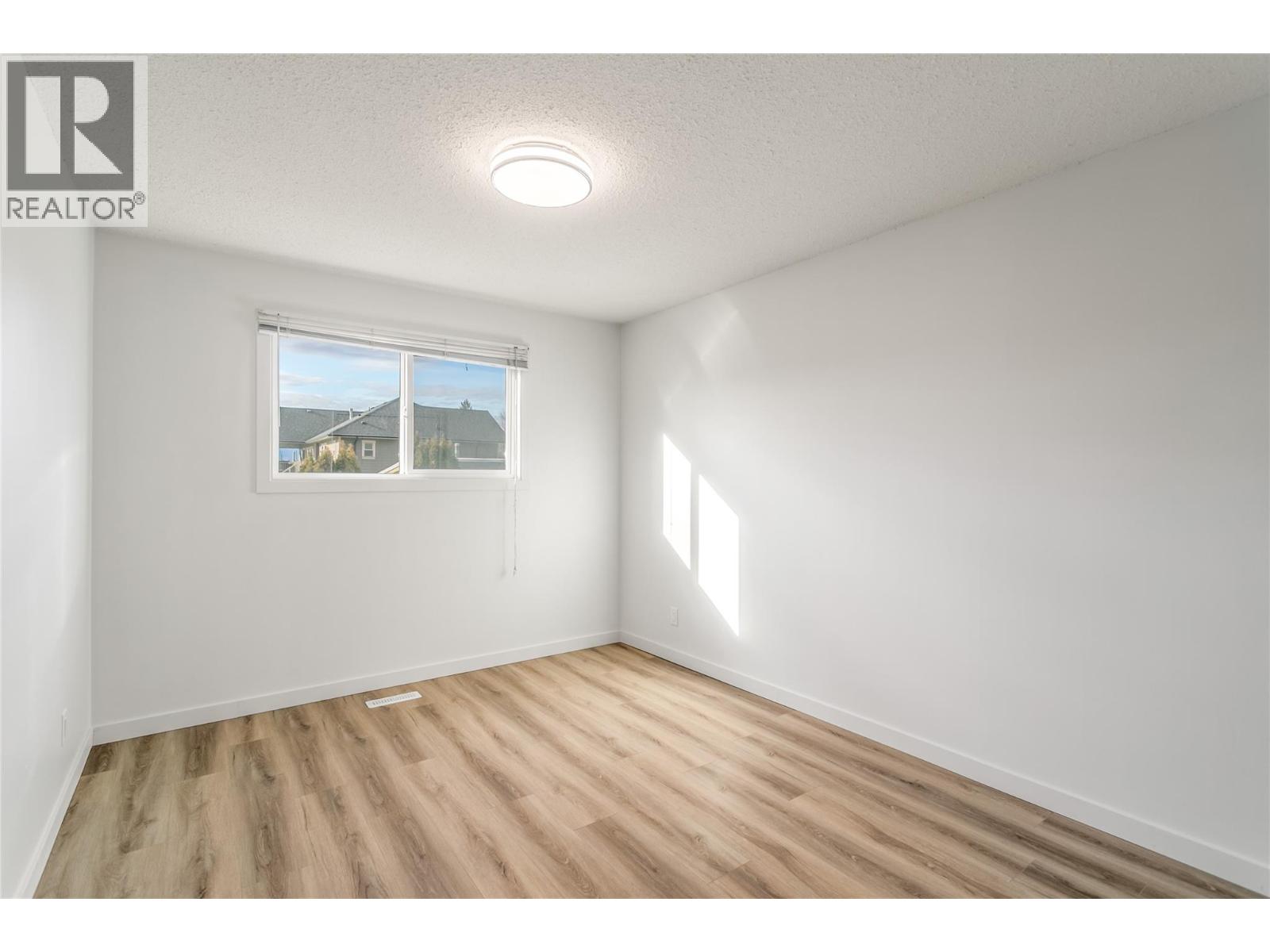 422 Rutland Road S, Kelowna