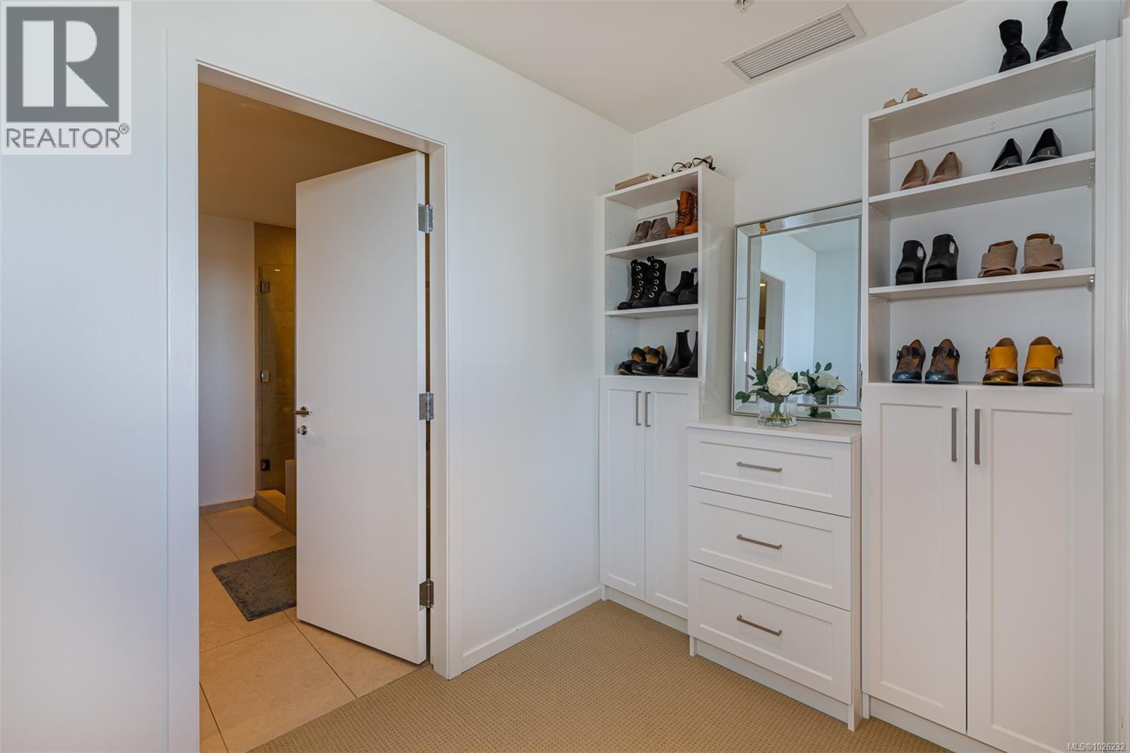 810 100 Saghalie Road, Victoria