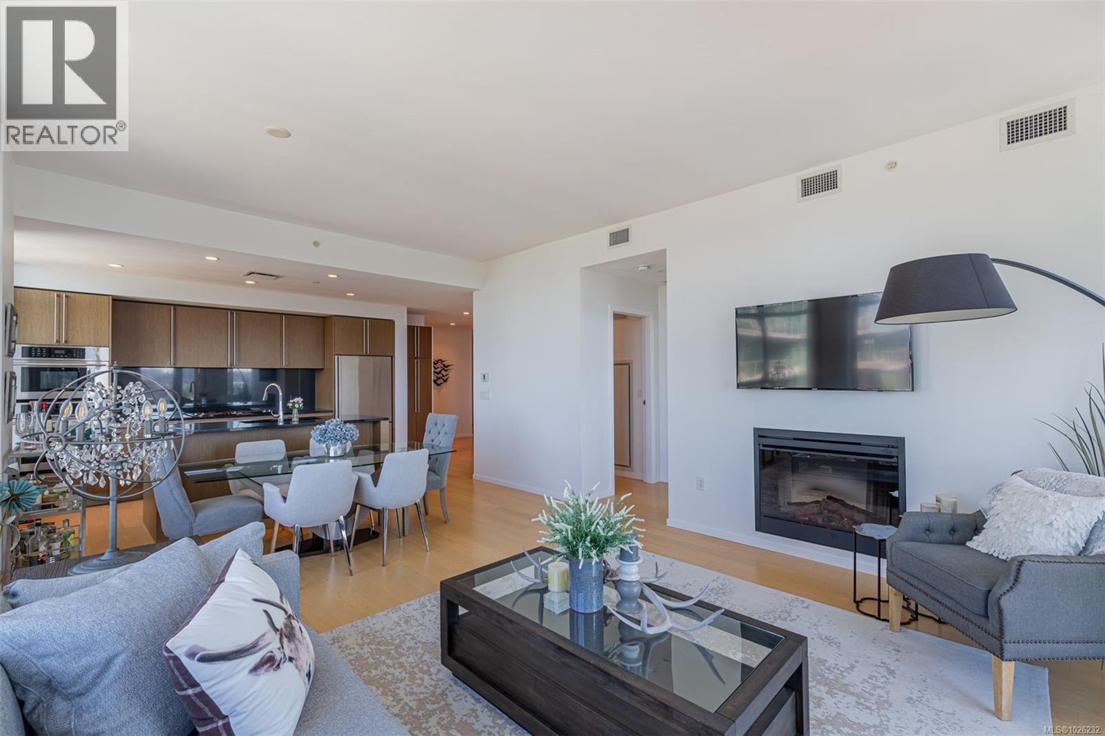 810 100 Saghalie Road, Victoria