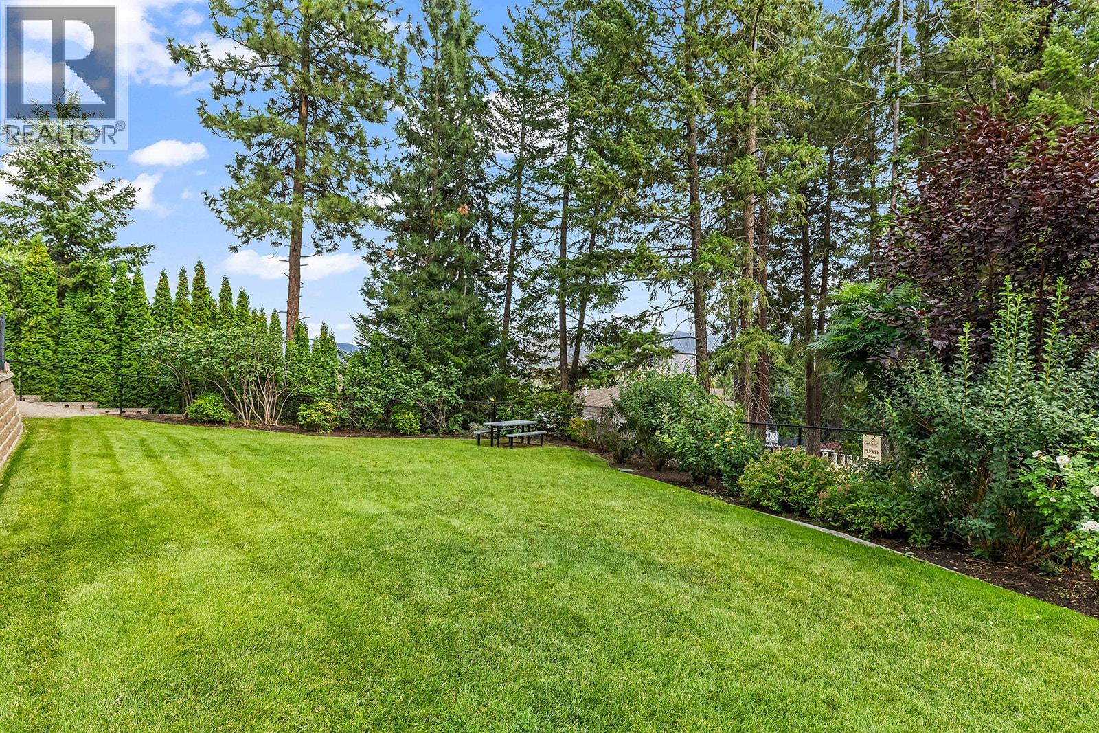 2283 Shannon Heights Court Unit# 8, West Kelowna