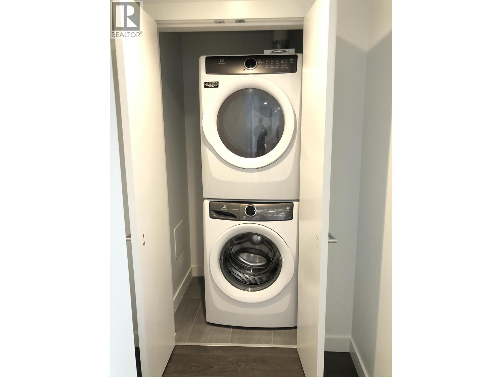 652 WHITING WAY, Coquitlam