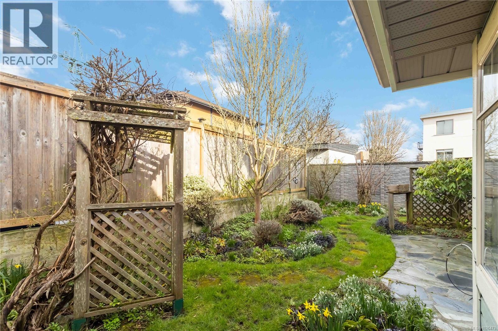 7 1060 Sutlej Street, Victoria