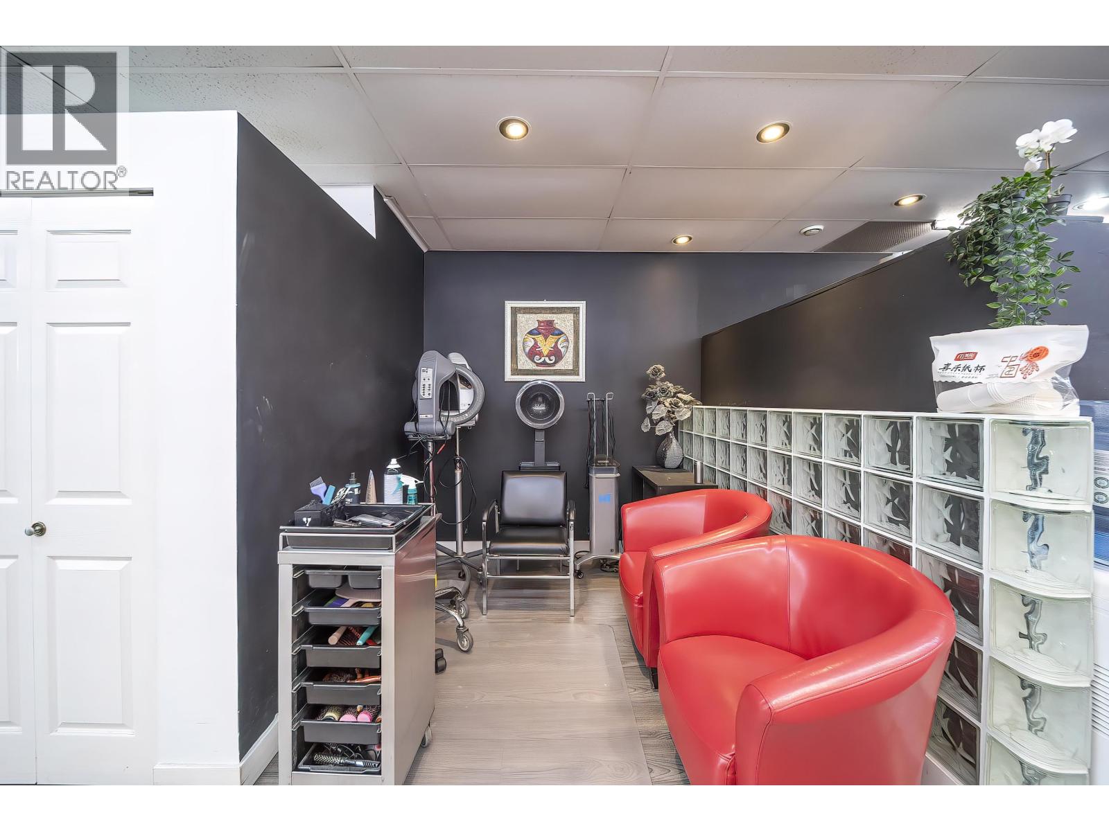 Business for Sale in Vancouver – 7928 GRANVILLE STREET, Vancouver - Image 5