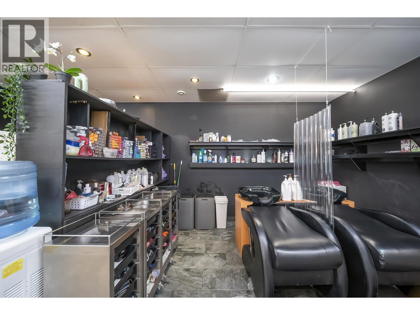 Business for Sale in Vancouver – 7928 GRANVILLE STREET, Vancouver - Image 9