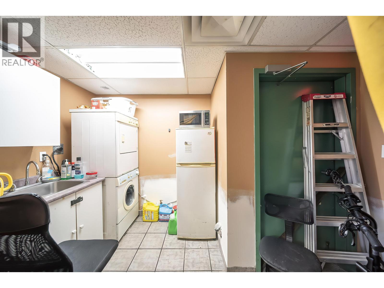 Business for Sale in Vancouver – 7928 GRANVILLE STREET, Vancouver - Image 13