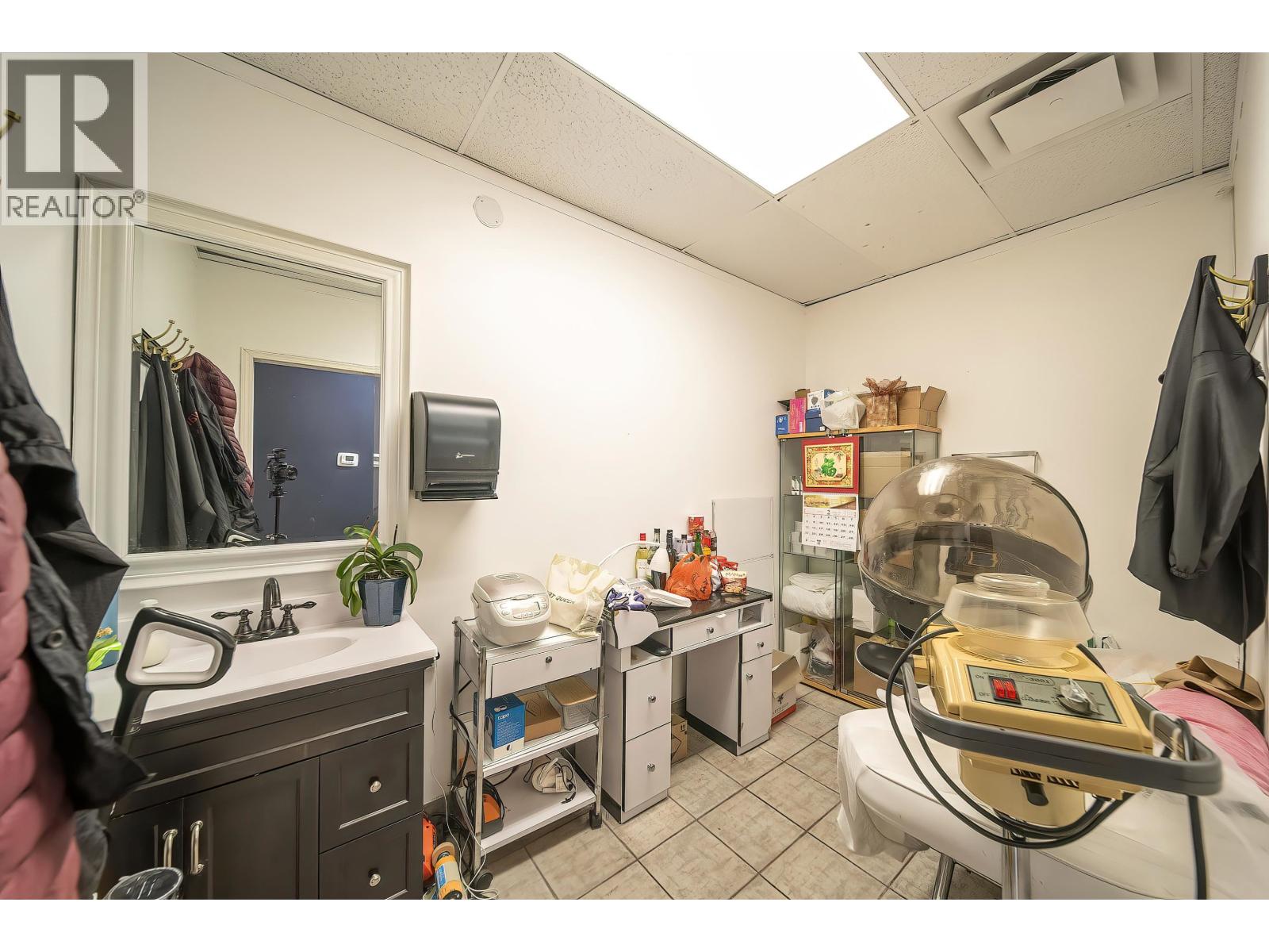 Business for Sale in Vancouver – 7928 GRANVILLE STREET, Vancouver - Image 11