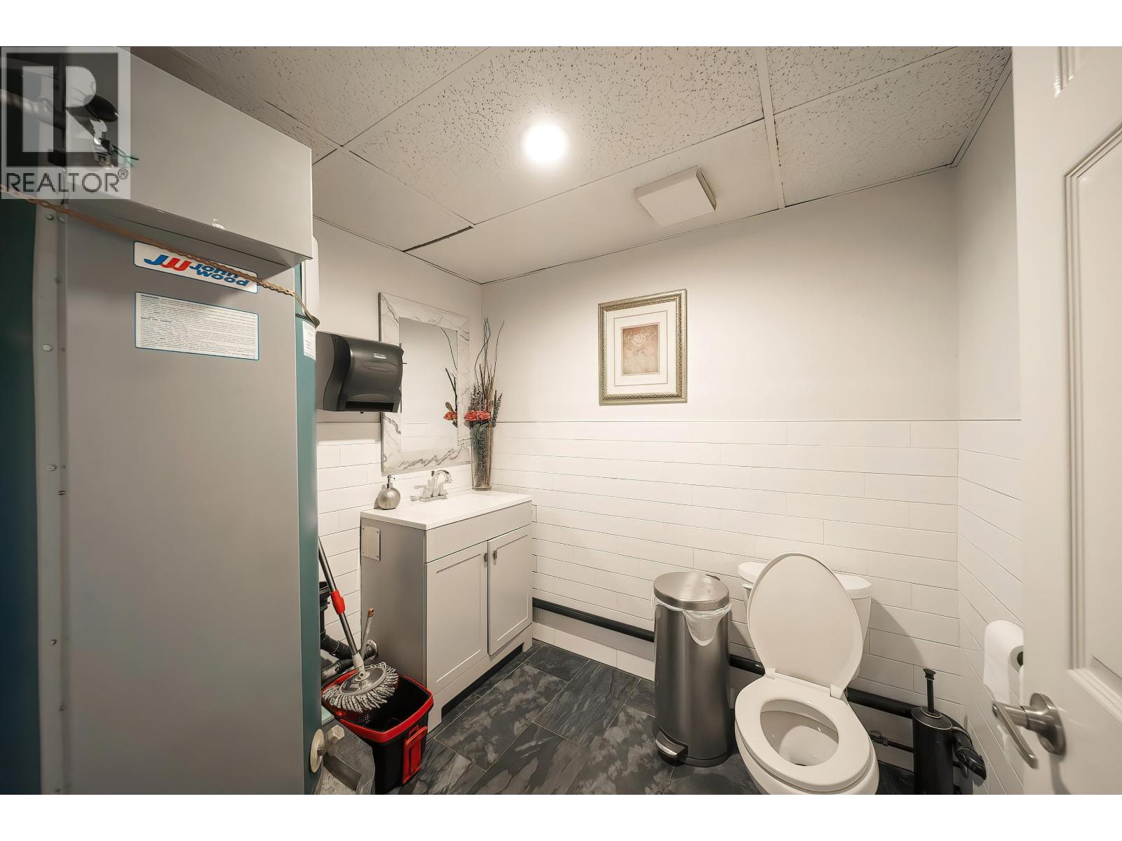 Business for Sale in Vancouver – 7928 GRANVILLE STREET, Vancouver - Image 12