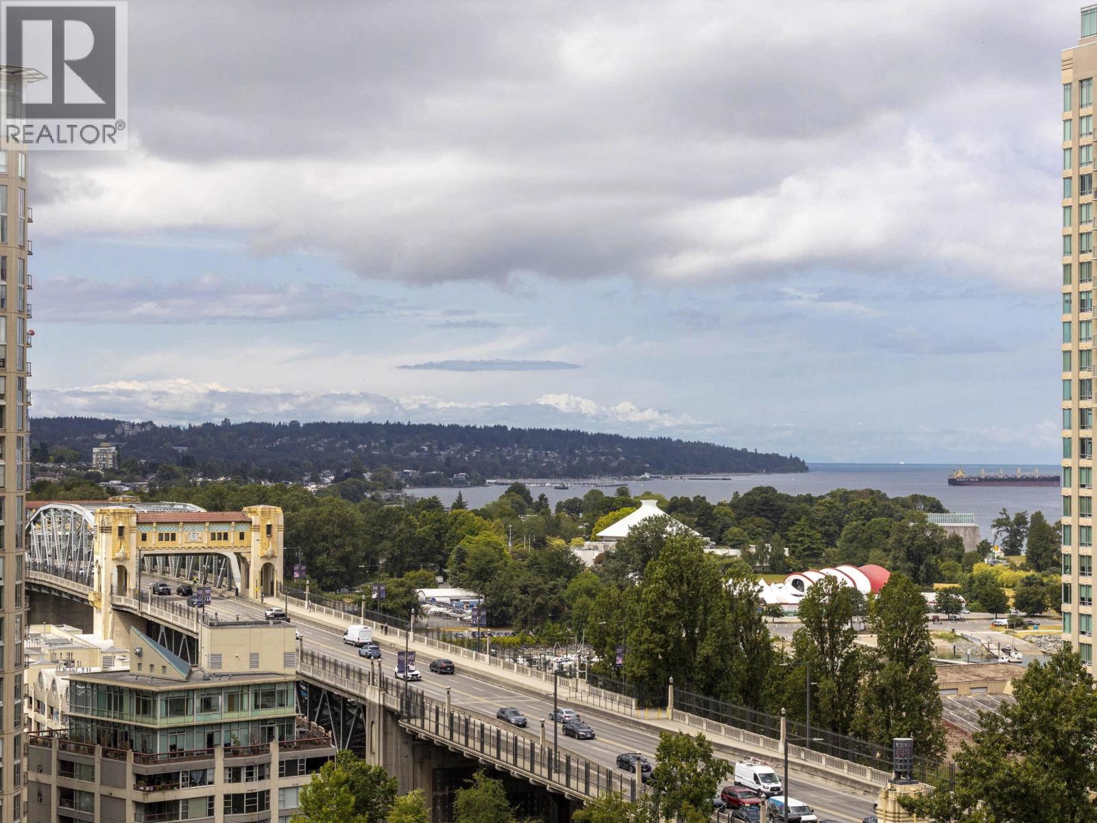 1104 889 PACIFIC STREET