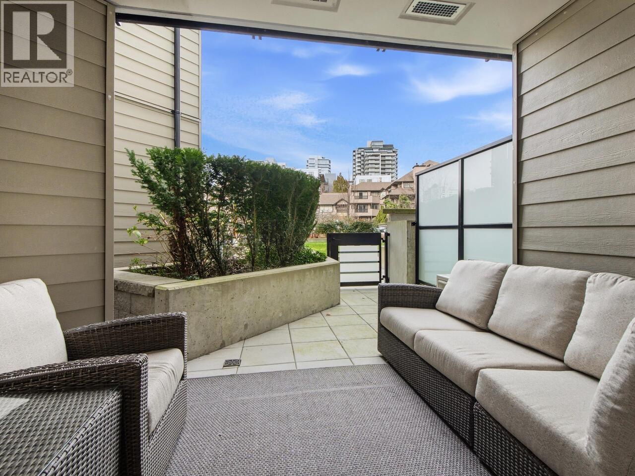 118 108 E 8TH STREET, North Vancouver