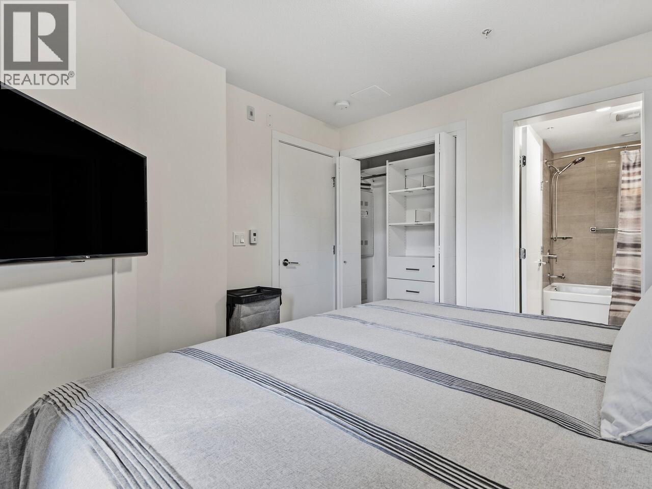 118 108 E 8TH STREET, North Vancouver