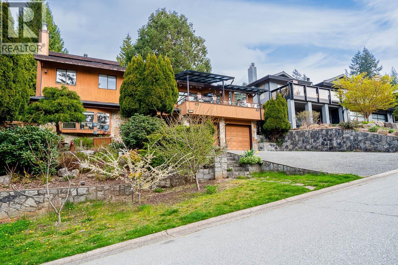 2940 DRESDEN WAY - Photo 3 of 28, North Vancouver, British Columbia