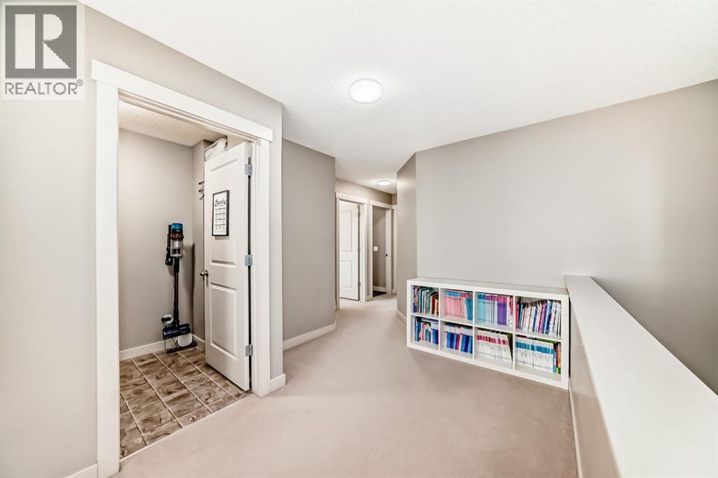 Single Family House for Sale in  Everridge Drive SW Evergreen Calgary 