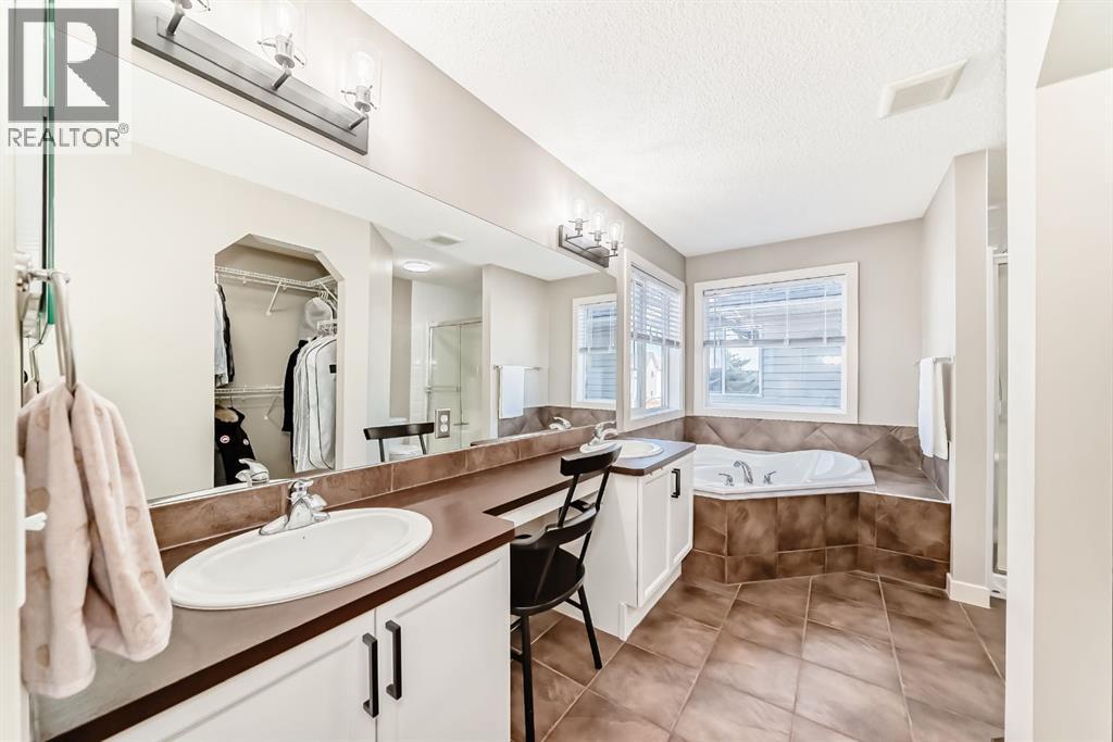 Single Family House for Sale in  Everridge Drive SW Evergreen Calgary 