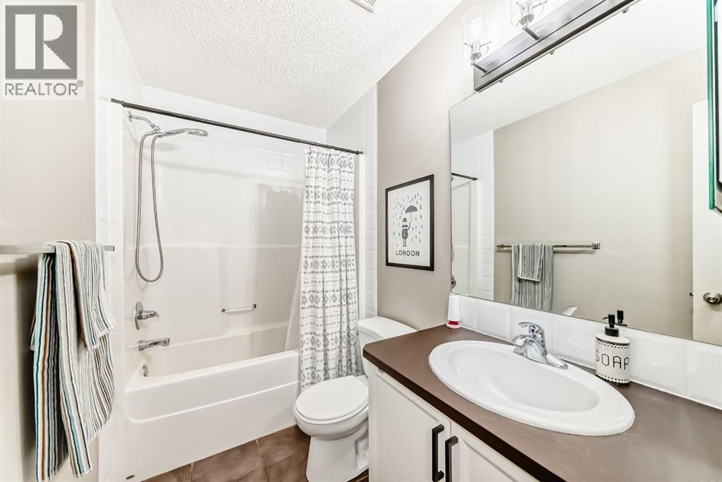 Single Family House for Sale in  Everridge Drive SW Evergreen Calgary 