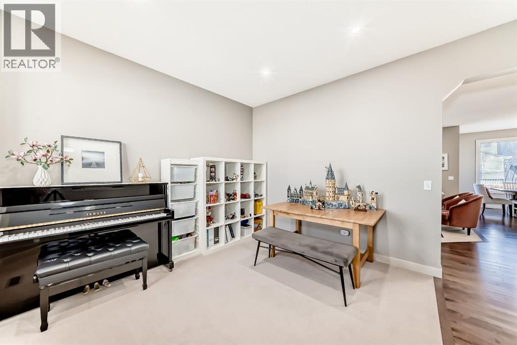 Single Family House for Sale in  Everridge Drive SW Evergreen Calgary 