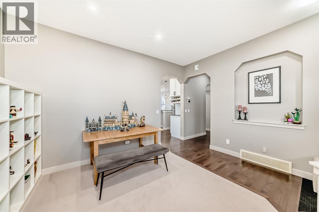 Single Family House for Sale in  Everridge Drive SW Evergreen Calgary 