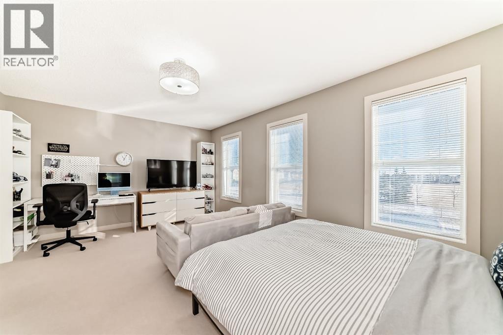 Single Family House for Sale in  Everridge Drive SW Evergreen Calgary 