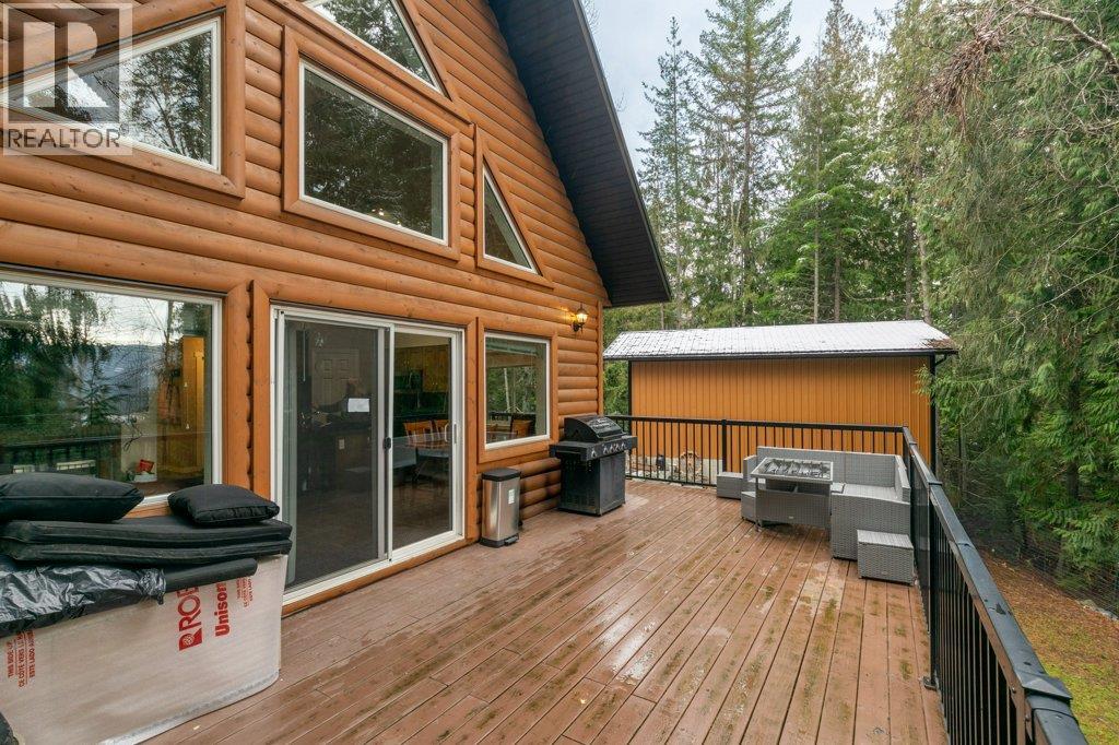 7268 Estate Place, Anglemont