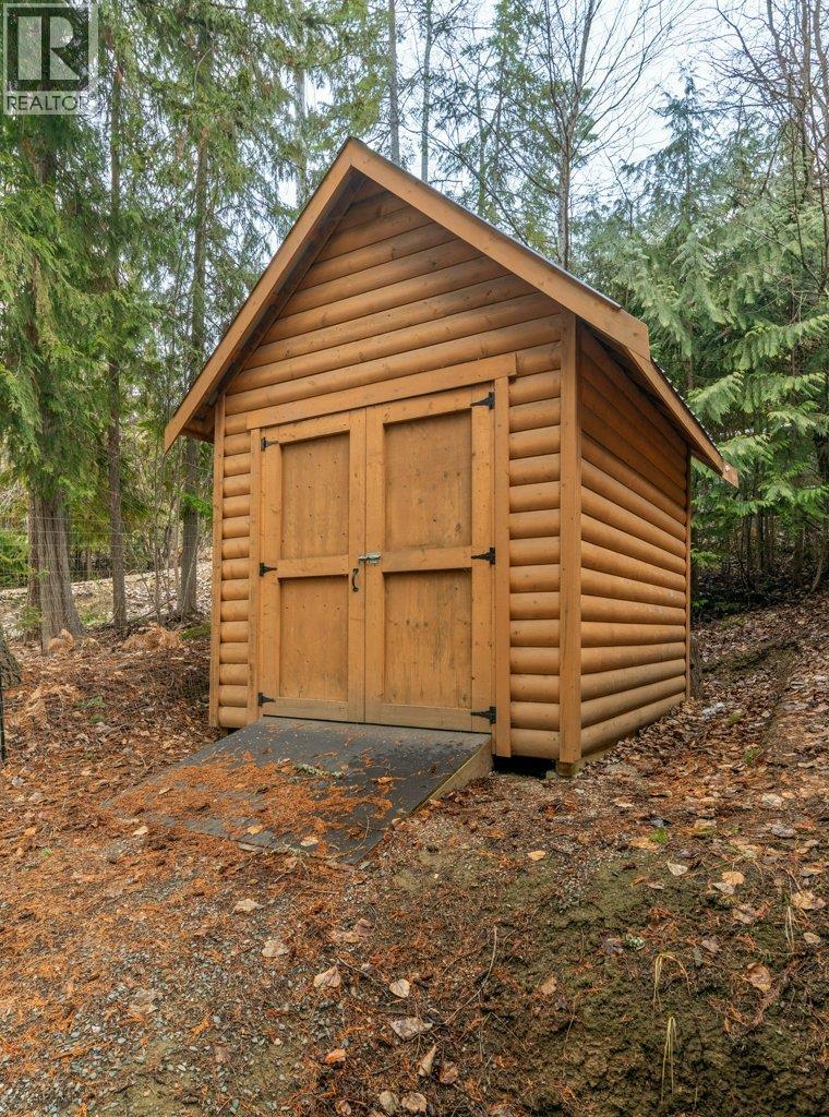 7268 Estate Place, Anglemont