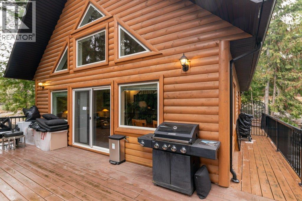 7268 Estate Place, Anglemont