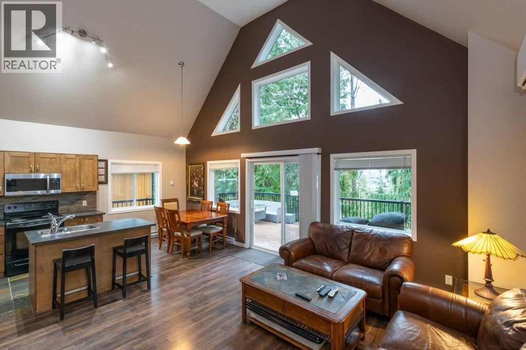 7268 Estate Place, Anglemont