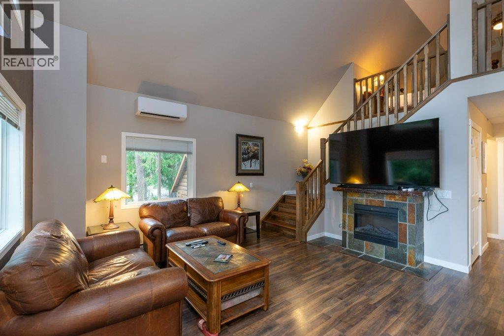 7268 Estate Place, Anglemont