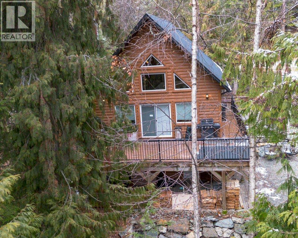 7268 Estate Place, Anglemont