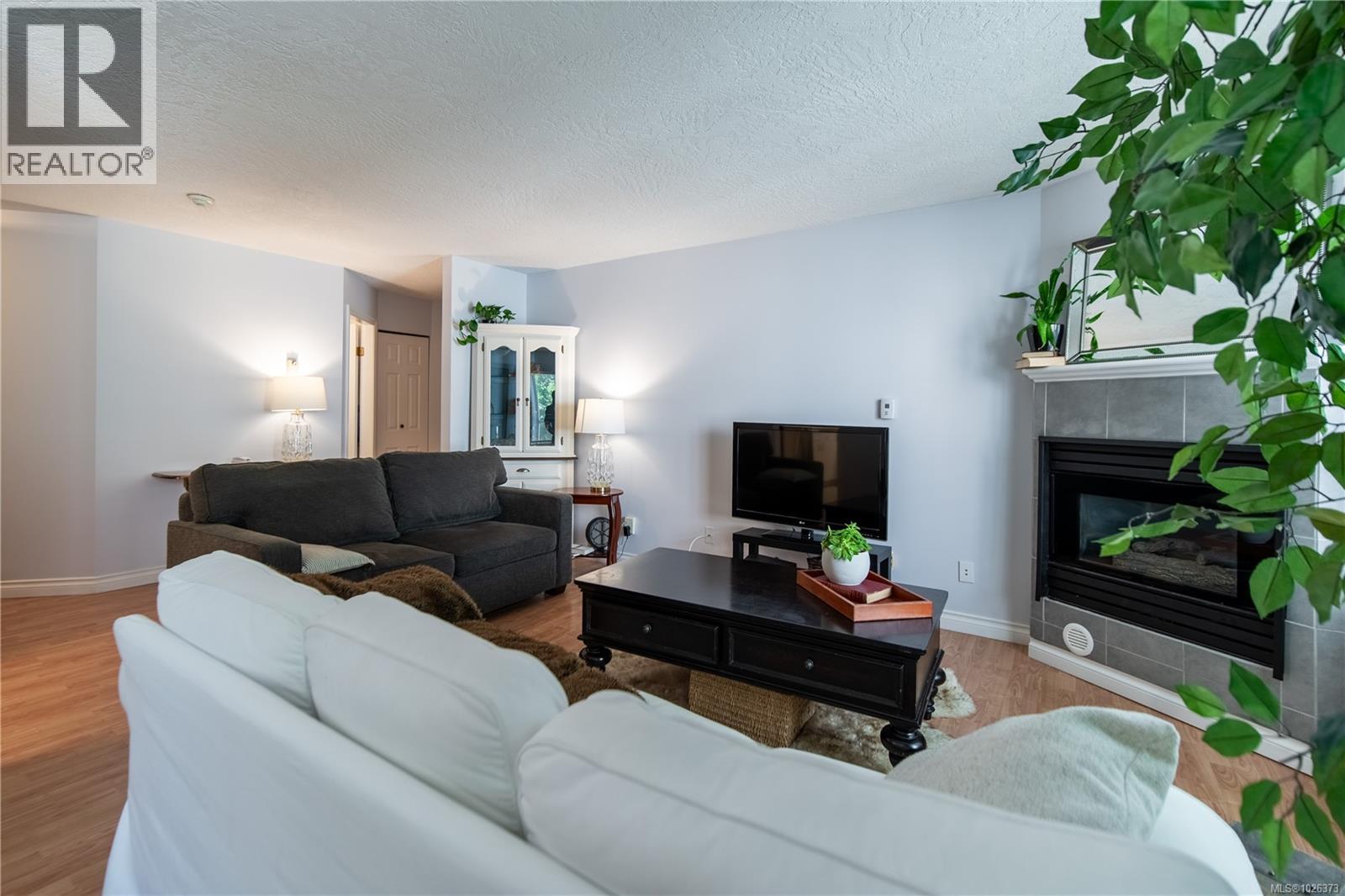 304 832 Fisgard Street, Victoria