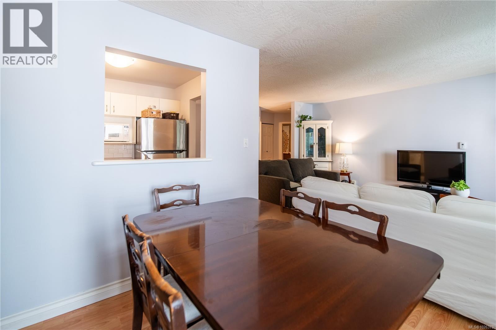 304 832 Fisgard Street, Victoria