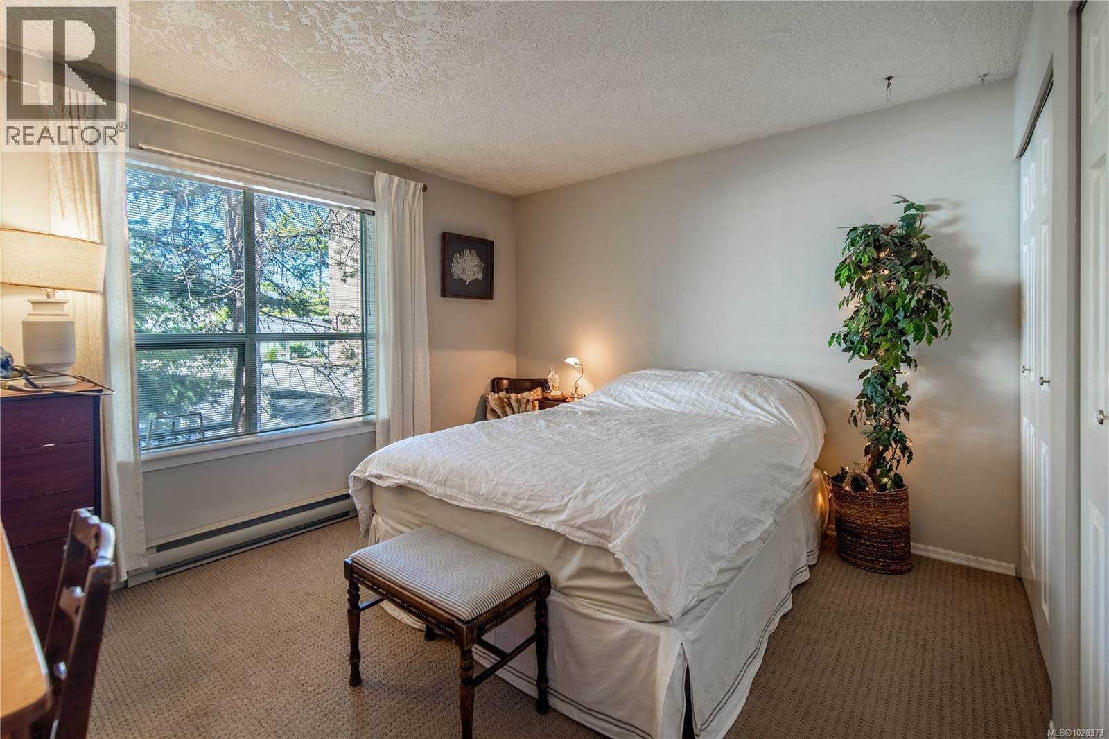 304 832 Fisgard Street, Victoria