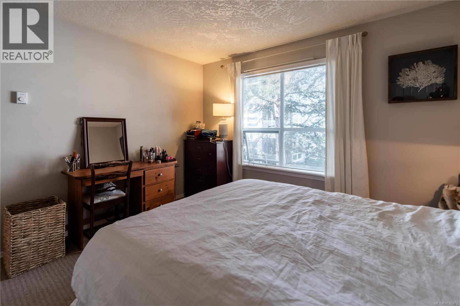 304 832 Fisgard Street, Victoria