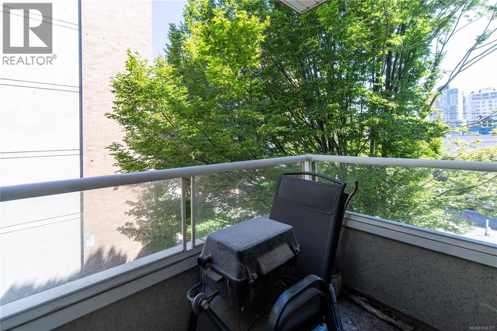 304 832 Fisgard Street, Victoria