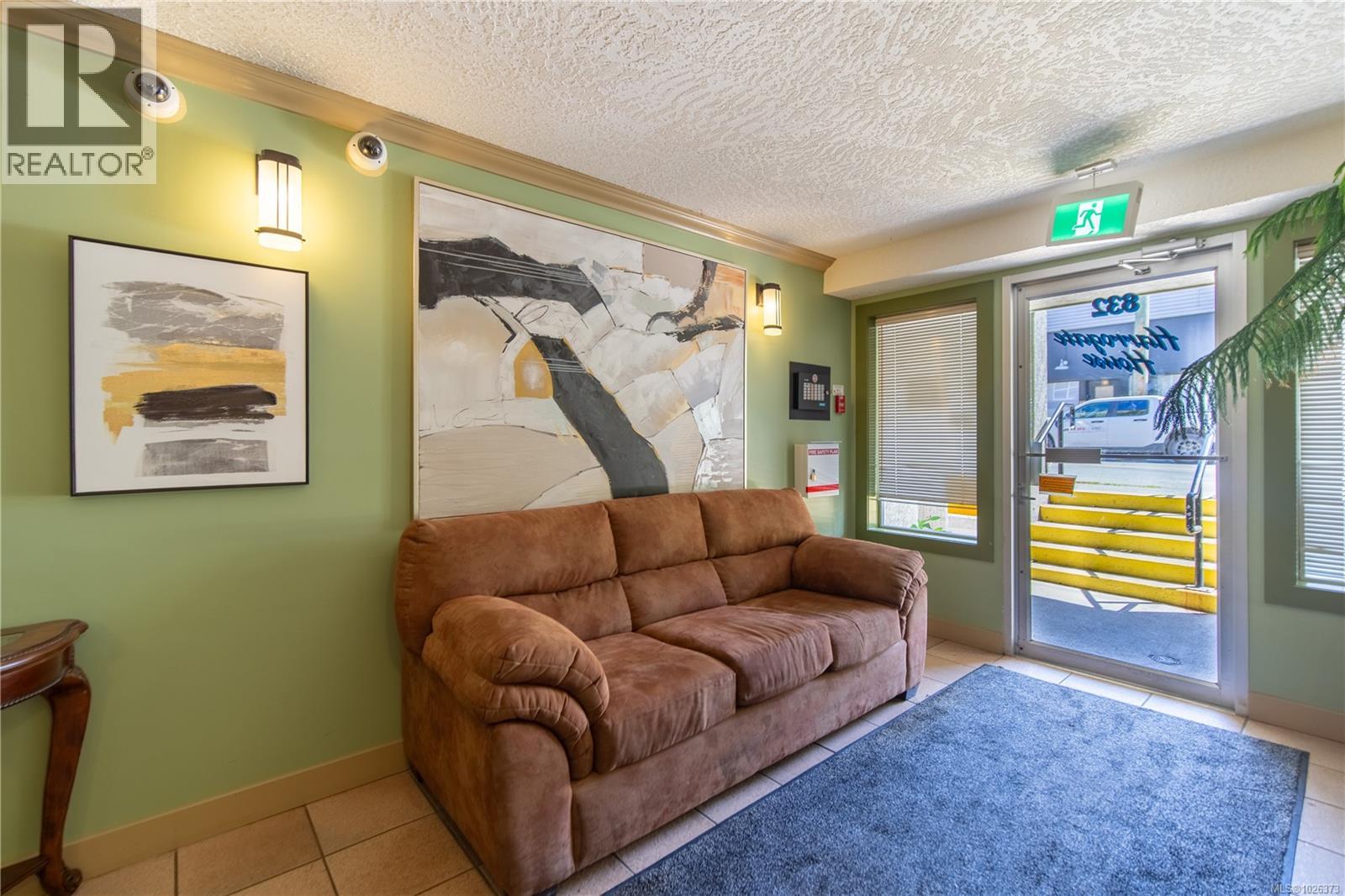 304 832 Fisgard Street, Victoria