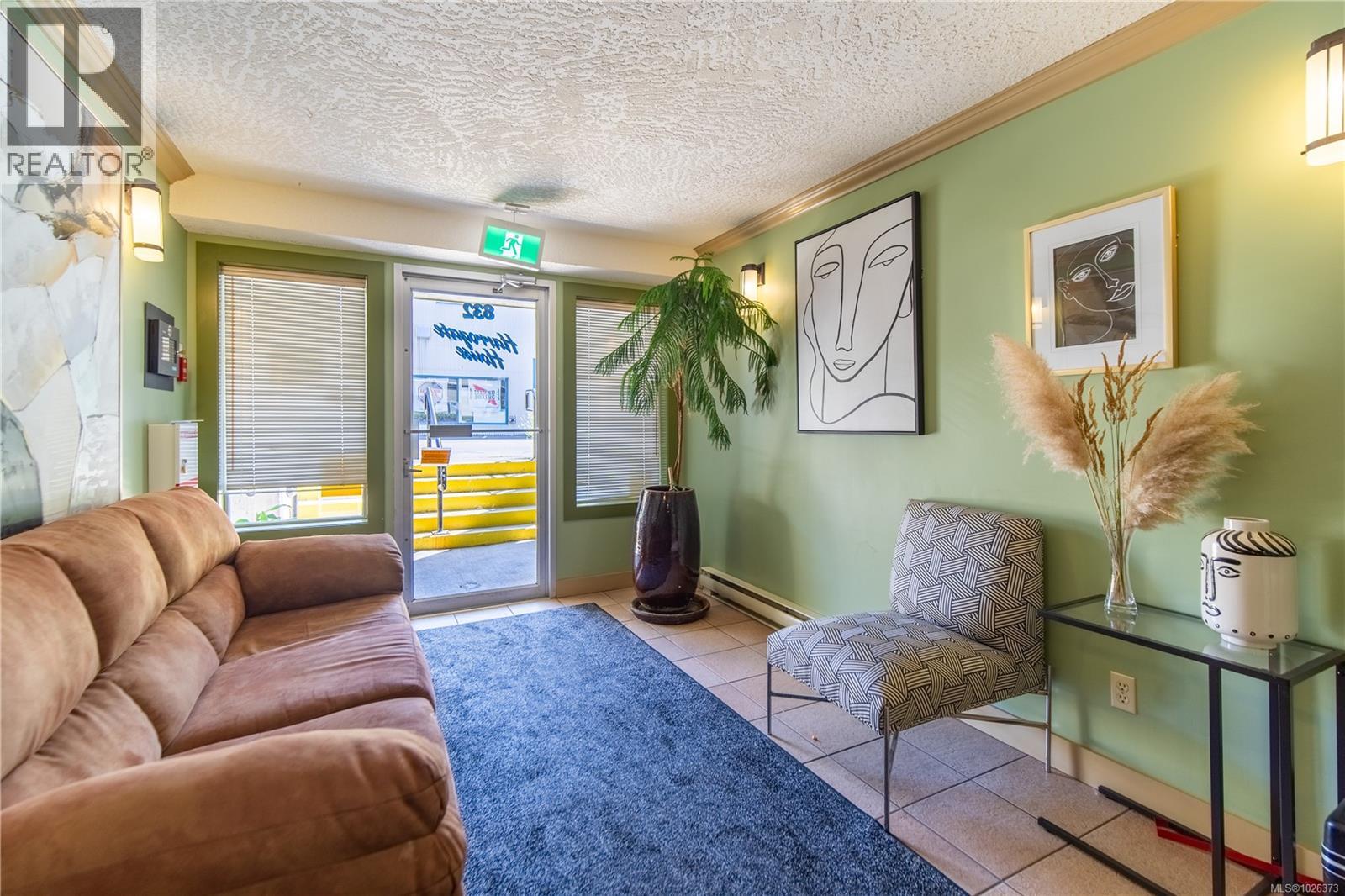 304 832 Fisgard Street, Victoria