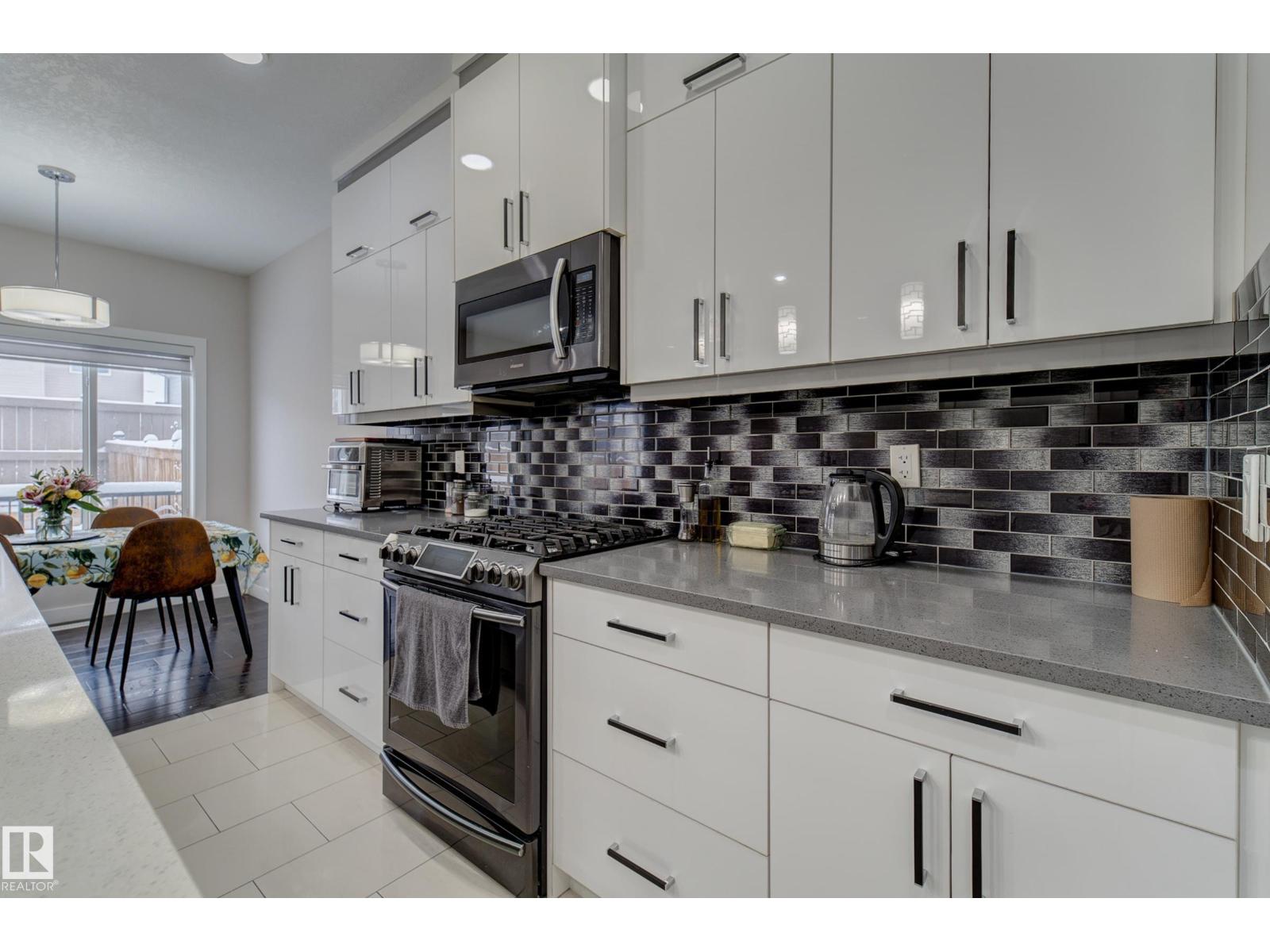 #46 1703 16 AV NW NW - 10