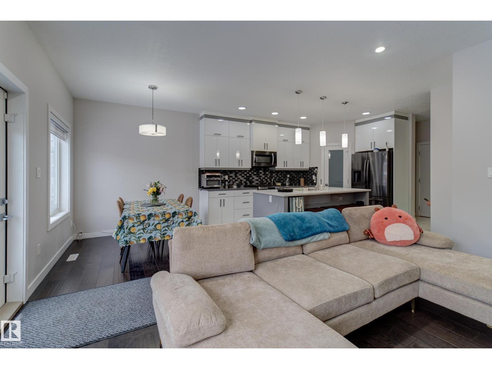 #46 1703 16 AV NW NW - 16