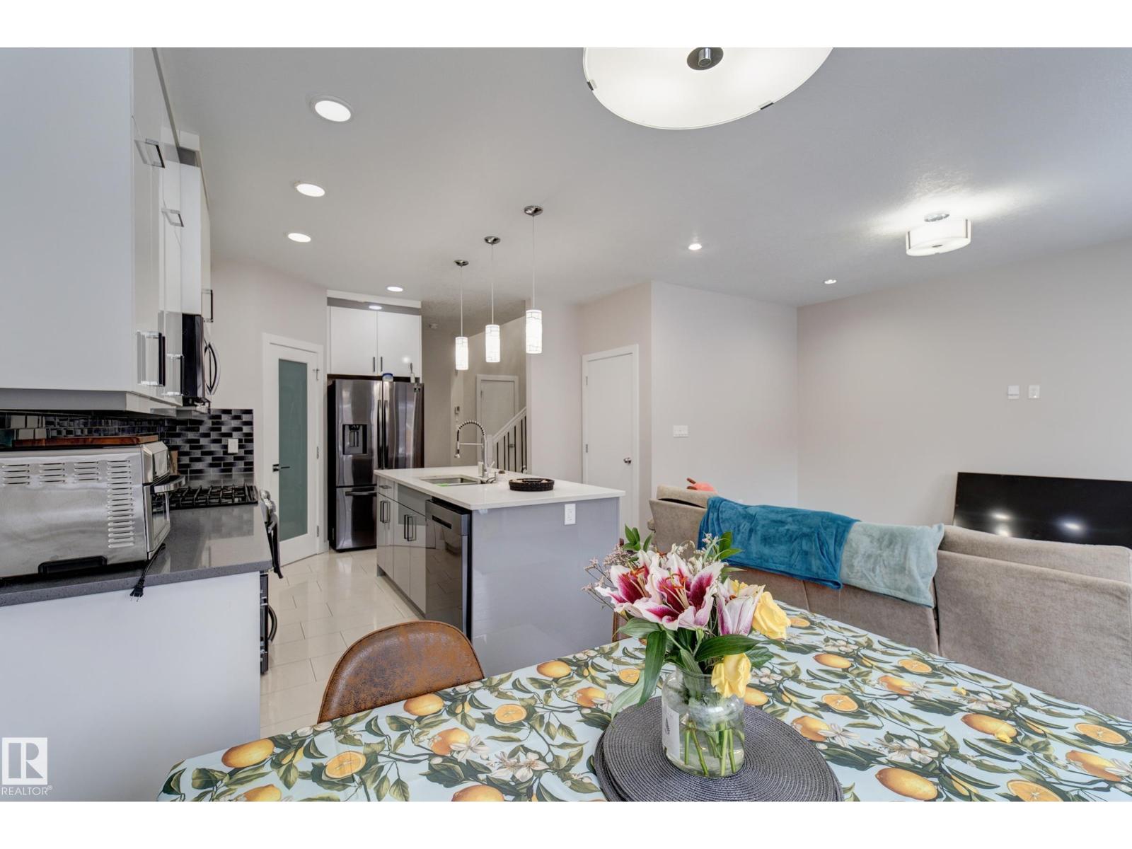#46 1703 16 AV NW NW - 19