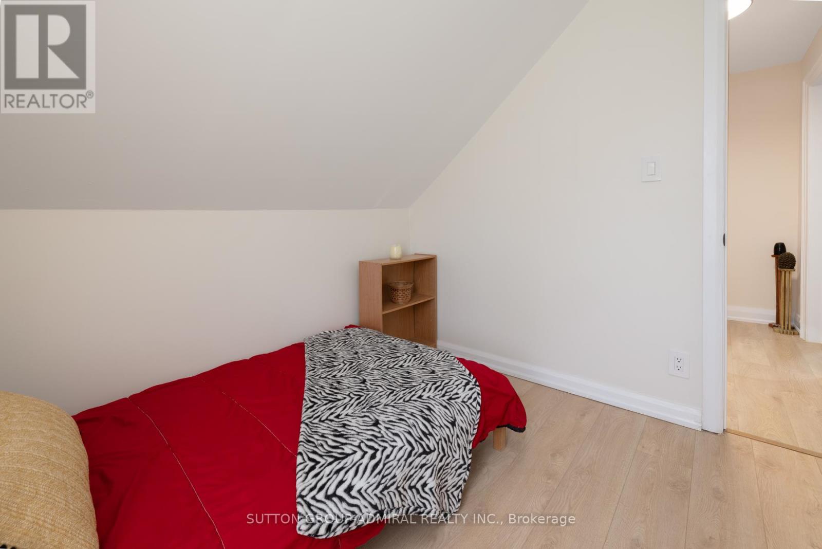 70 BELLEVILLE STREET - 31