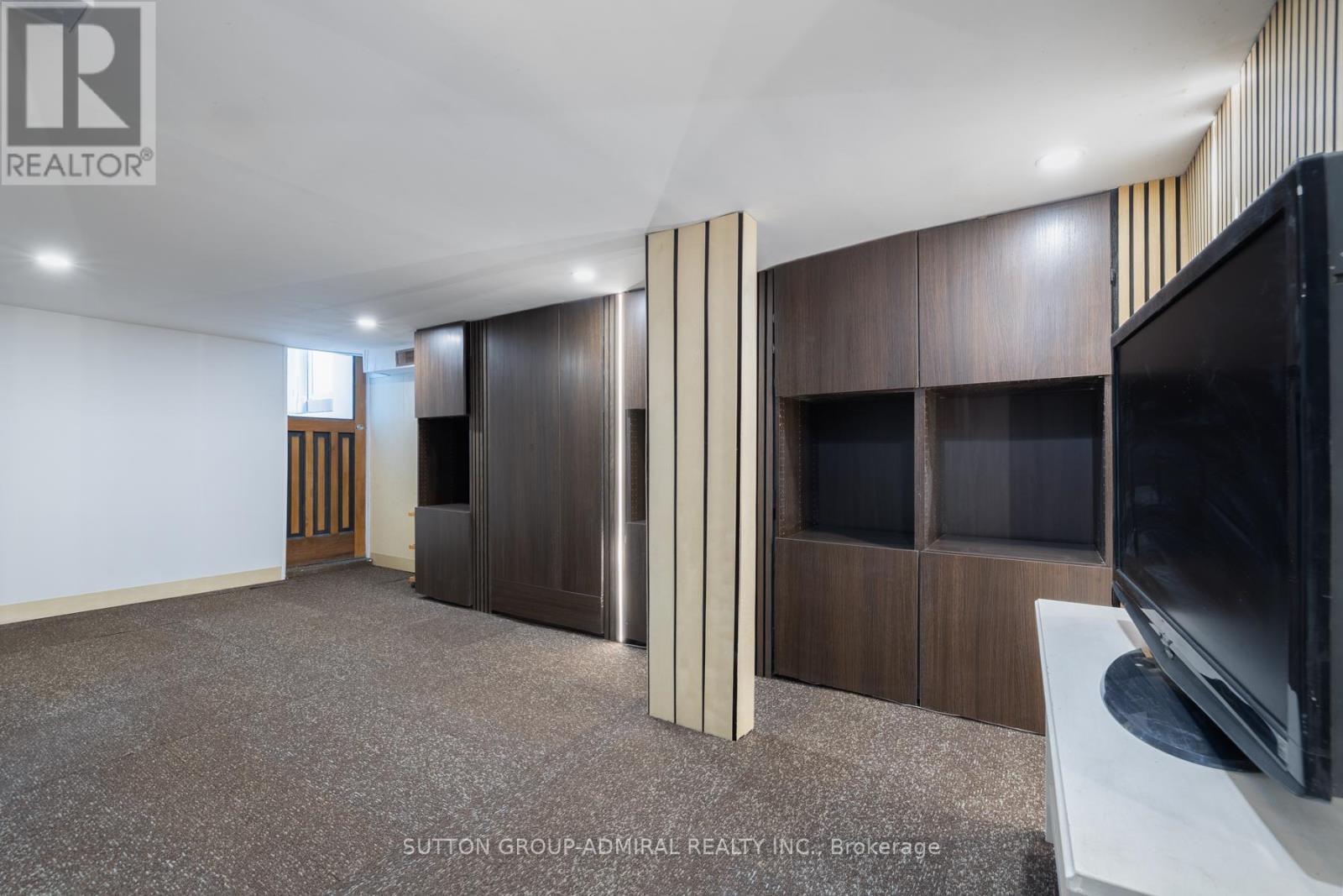 70 BELLEVILLE STREET - 35