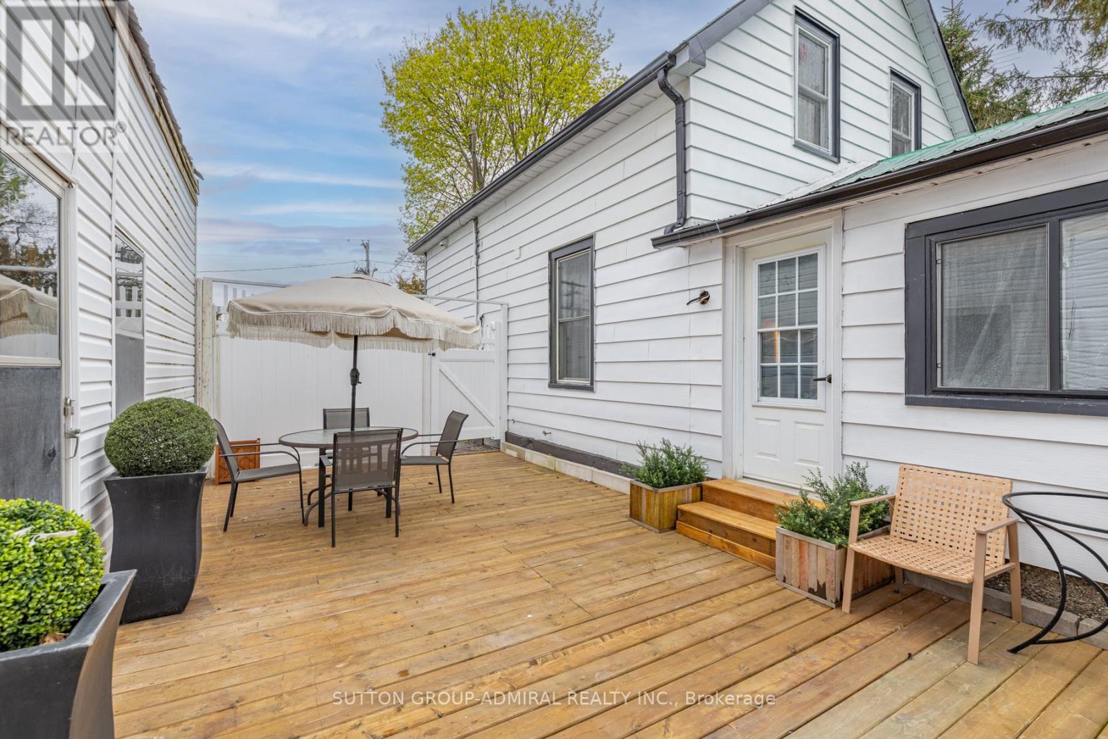 70 BELLEVILLE STREET - 36