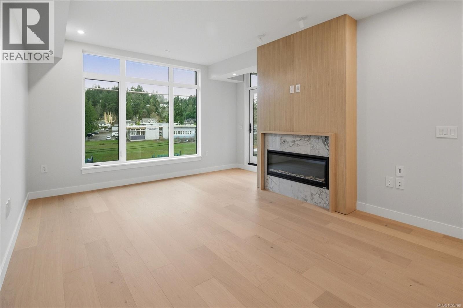 205 5229 Cordova Bay Road, Saanich