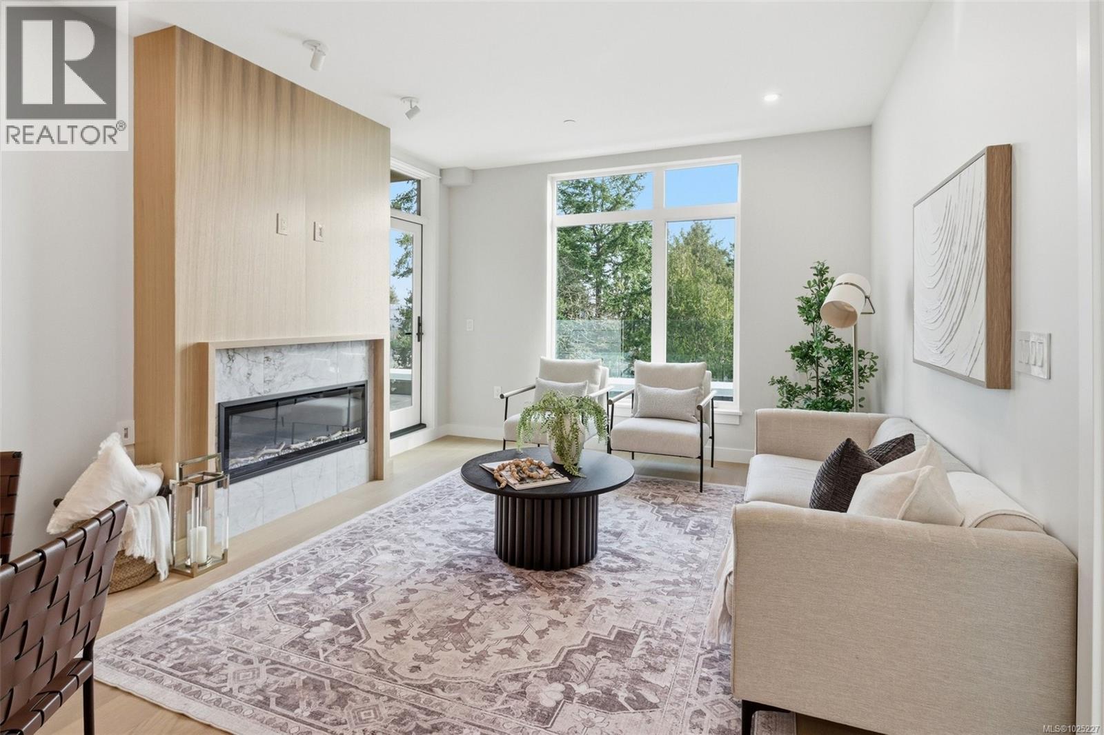 301 5229 Cordova Bay Road, Saanich