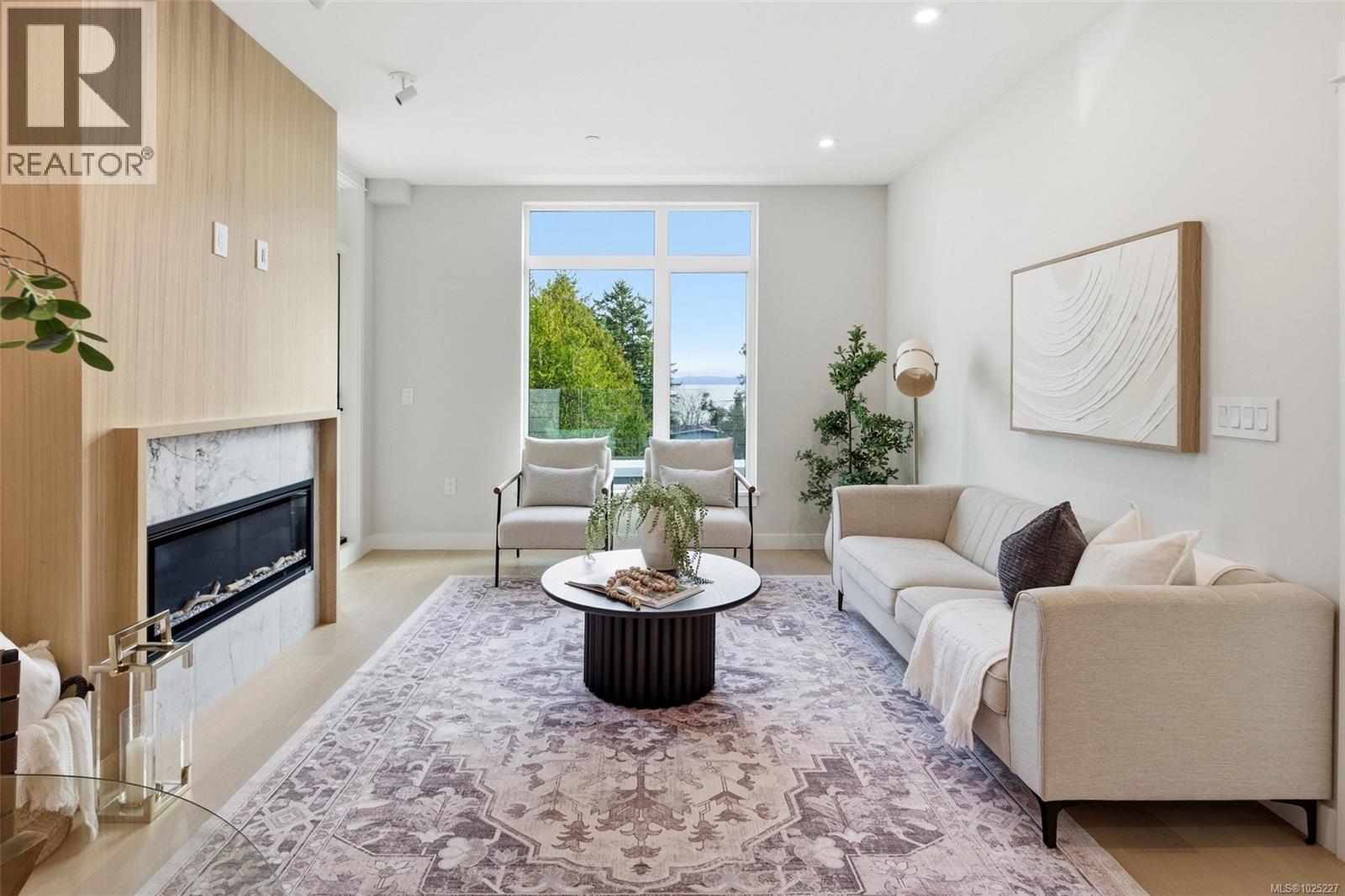 301 5229 Cordova Bay Road, Saanich