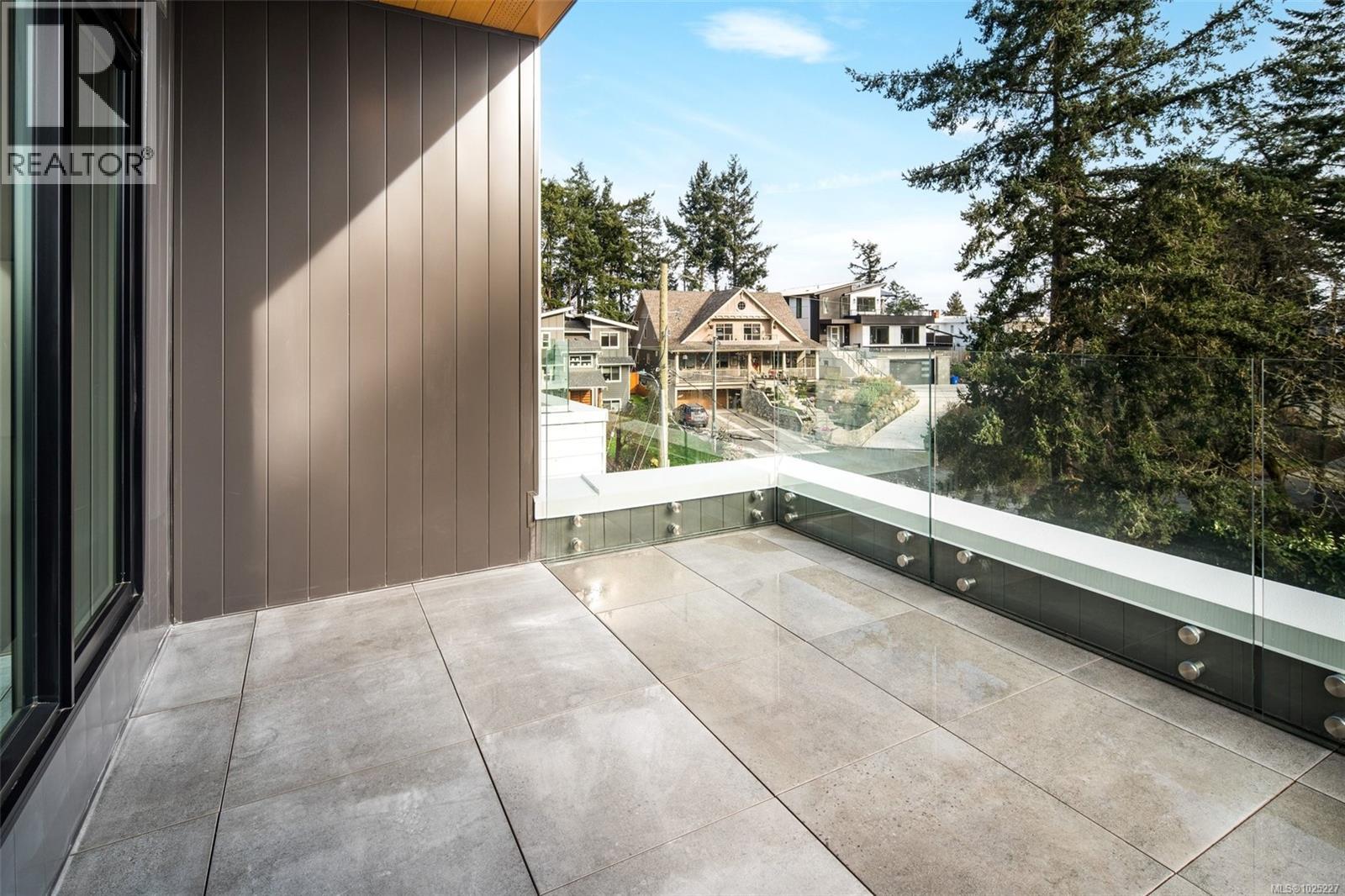 301 5229 Cordova Bay Road, Saanich