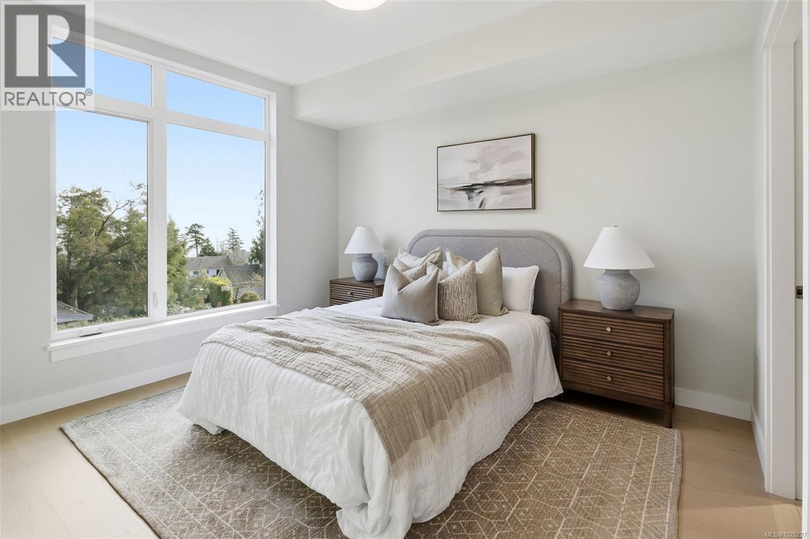 301 5229 Cordova Bay Road, Saanich