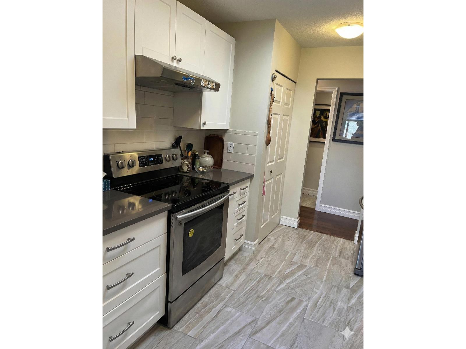 302 1354 WINTER STREET, White Rock